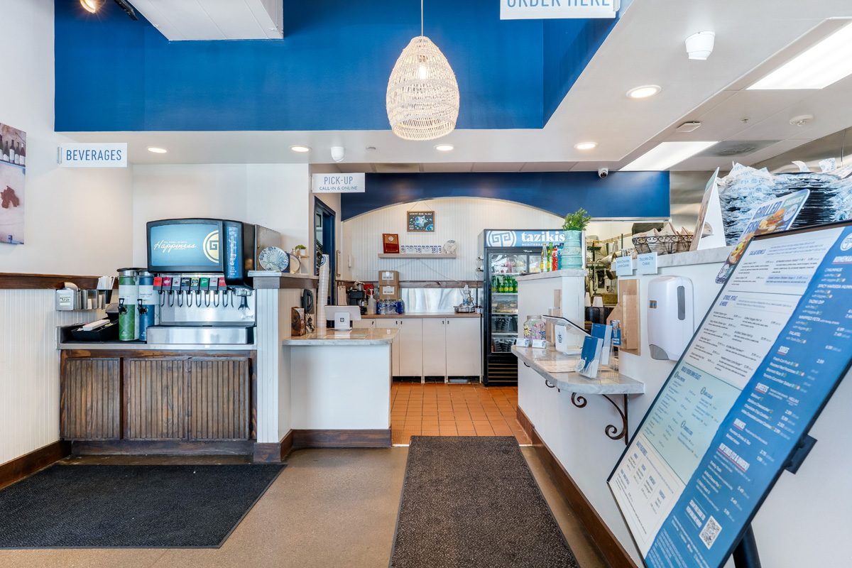 Tazikis - Mediterranean Restaurant Interior - tzaziki5723